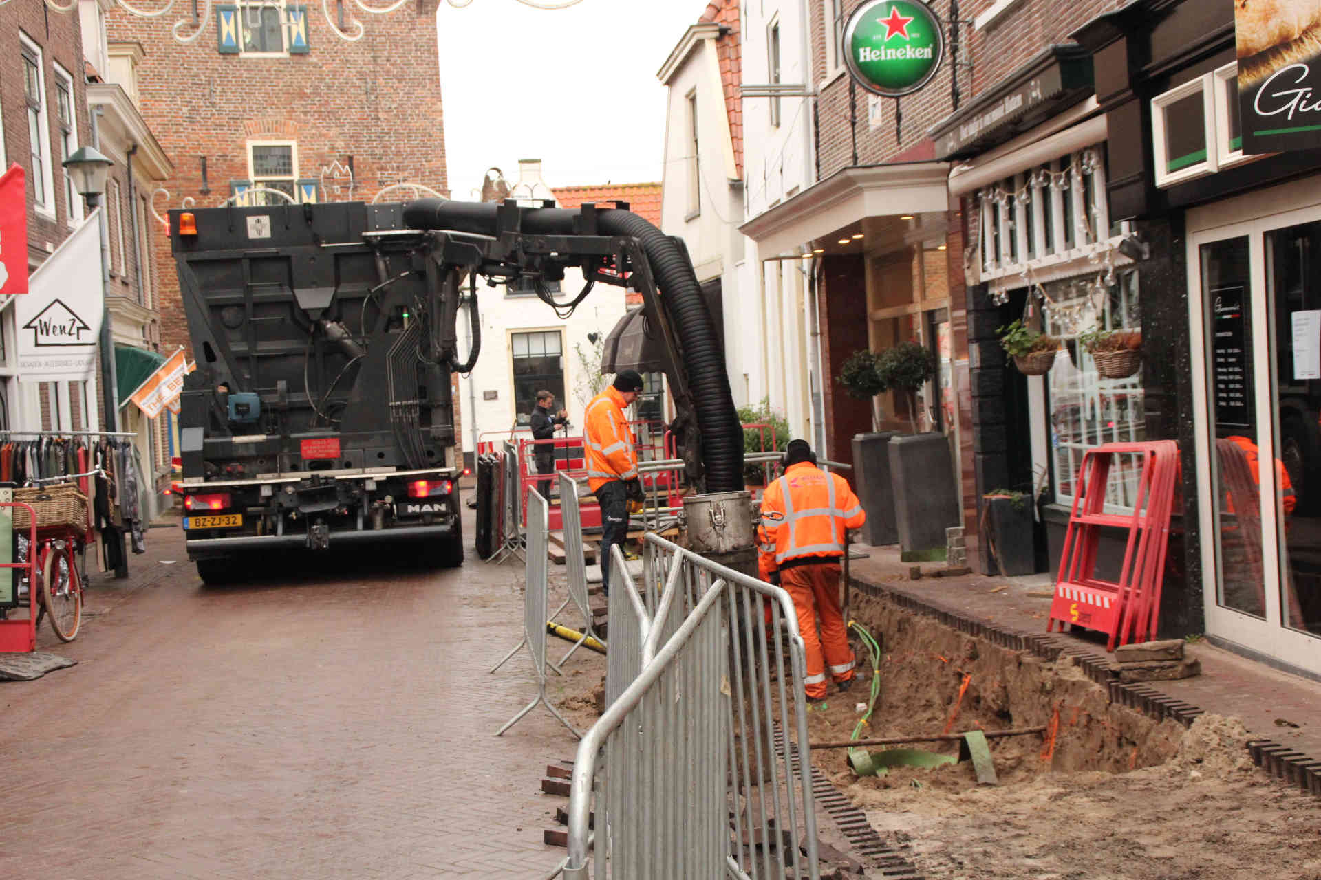 Digging trenches with suction excavation